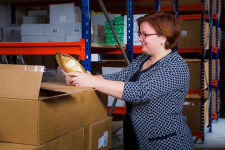 Unpacking incoming products Bak het Zelf warehouse