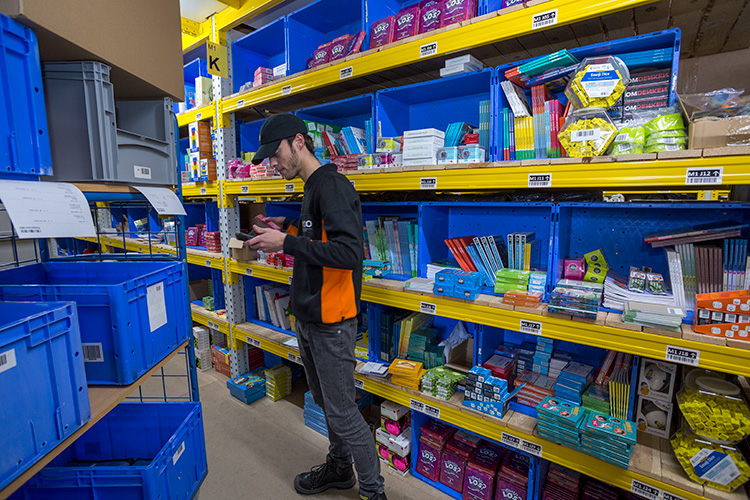 Mobile order picker at Vasco